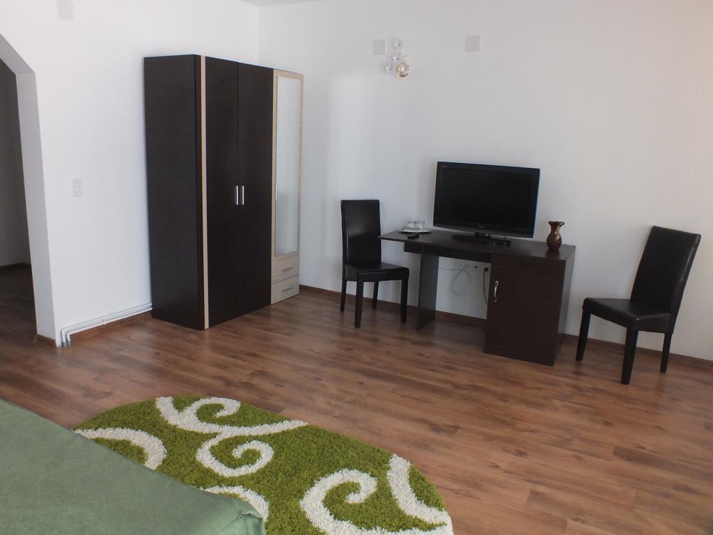 Hotel Pensiunea Eliza Podu Cosnii Habitación foto